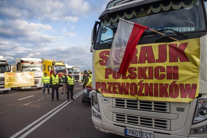 Польские протестующие разблокируют один из пунктов пропуска на границе с Украиной