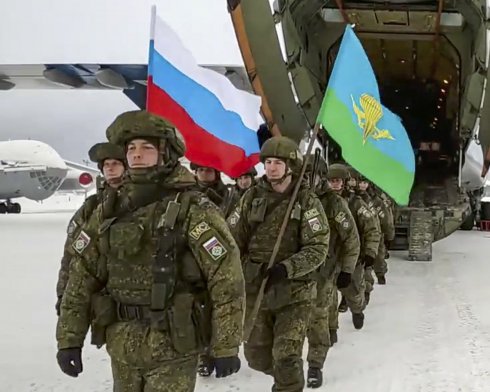 Армію РФ планують поповнити сотнями тисяч контрактників