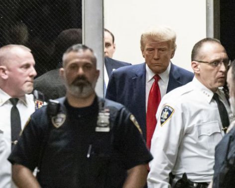 Трамп сів до в'язниці, але не надовго