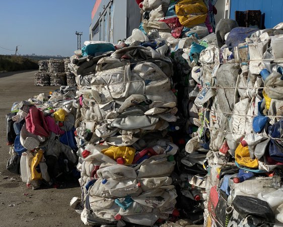 Який вигляд зараз має найбільше сміттєзвалище України та як людям живеться поруч із ним