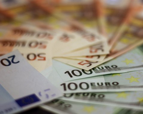 Курс євро та долара: який буде у вівторок