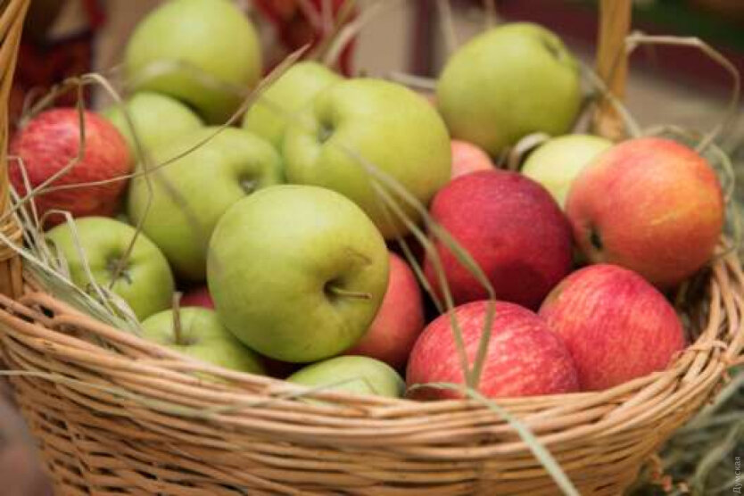 265 гривен за кило: что происходит с ценами на яблоки и виноград в конце июня