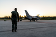 Украина просит США и партнеров активизировать подготовку пилотов для F-16 – Politico