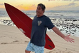 Его убила акула. Звезда «Пиратов Карибского моря» погиб во время серфинга на Гавайях 