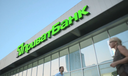 ПриватБанк блокирует счета украинцев за границей: в банке ответили