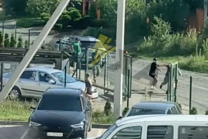 В Луцке неизвестные напали с газовым баллончиком на работников ТЦК