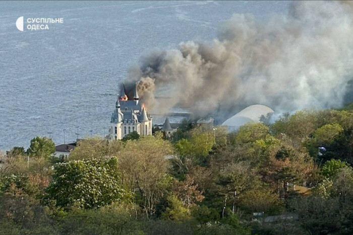 В Одесі росіяни влучили в «замок Ківалова»: є загиблі та поранені (фото, відео)