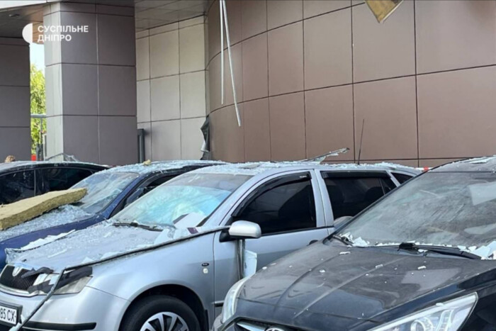 Оккупанты повредили торговый центр в Днепре: есть погибшие (обновлено)