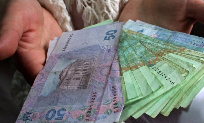 Индексация, повышение пенсий и надбавки: украинцам рассказали, кому добавят выплаты
