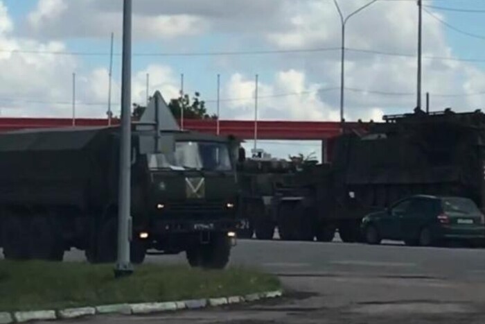 После удара ВСУ россияне перебрасывают дополнительные средства ПВО на аэродром в Джанкое