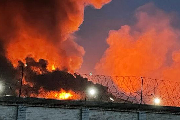 Взрывы в Джанкое: спутник зафиксировал шесть очагов мощных пожаров (фото)