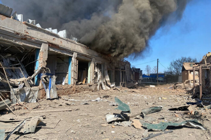 Удар по Липцях на Харьковщине. ГСЧС показала фото последствий