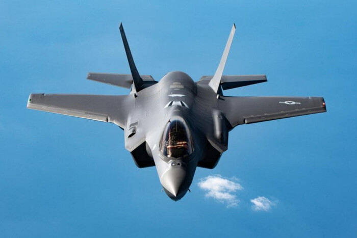 США впервые разместят истребители F-35 в Японии