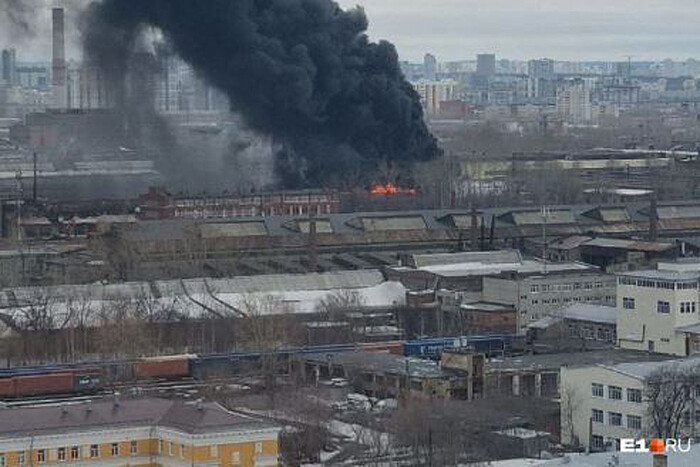 В России горит один из крупнейших машиностроительных заводов 