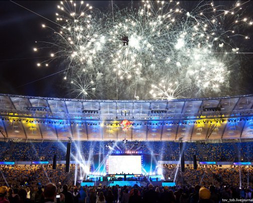 Шакира и фейерверк: украинский стадион открыли с невиданным размахом