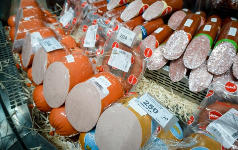 До 490 гривень за кіло: супермаркети оновили ціни на ковбасу та сир