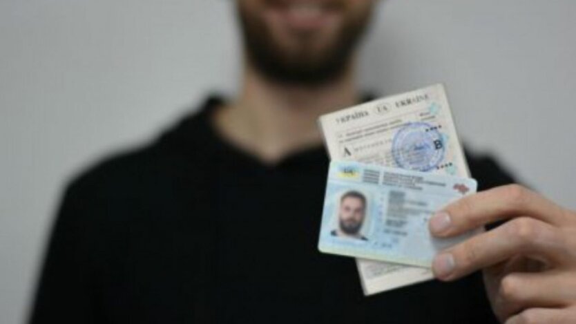 Украинцев могут лишать прав водителя из-за некоторых долгов: кого касается