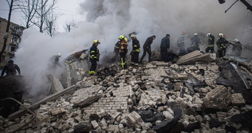 У Києві завершили аварійно-рятувальні роботи внаслідок ранкової російської атаки, у Харкові ще продовжуються