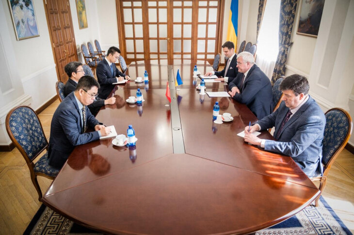 Украина обсудила с Китаем его участие в Глобальном саммите мира в Швейцарии