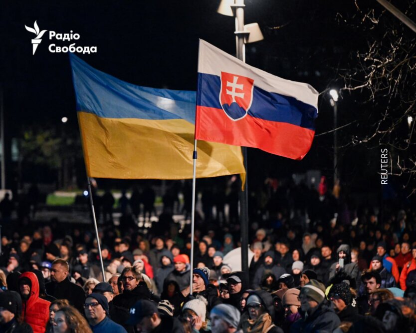 У Словаччині тисячі людей вийшли на протест через політику уряду щодо Росії