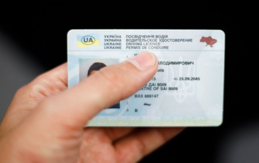 Українцям призупинили обмін та продовження прав водія за кордоном: причина
