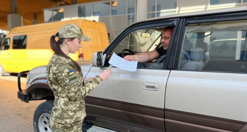 Новые правила пересечения границы: кто из мужчин сможет выехать из Украины с 1 июля