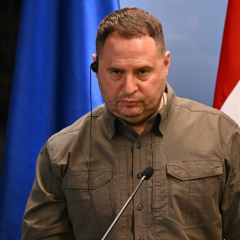 Єрмаку заборонили виїзд за кордон