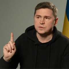 Подоляк коментує відставку Єрмака