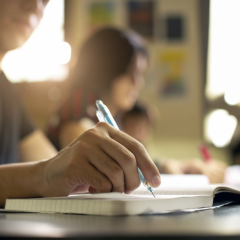 Чоловіки 25+ у вузах України