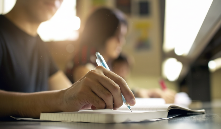 Чоловіки 25+ у вузах України