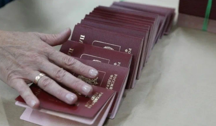 Фото российских паспортов, не признанных ЕС