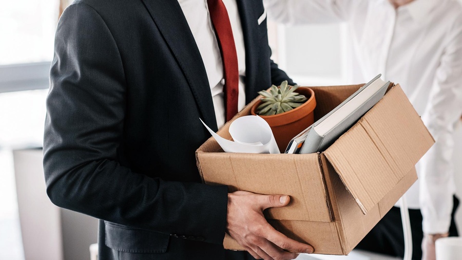 must a retiree serve two weeks notice upon termination