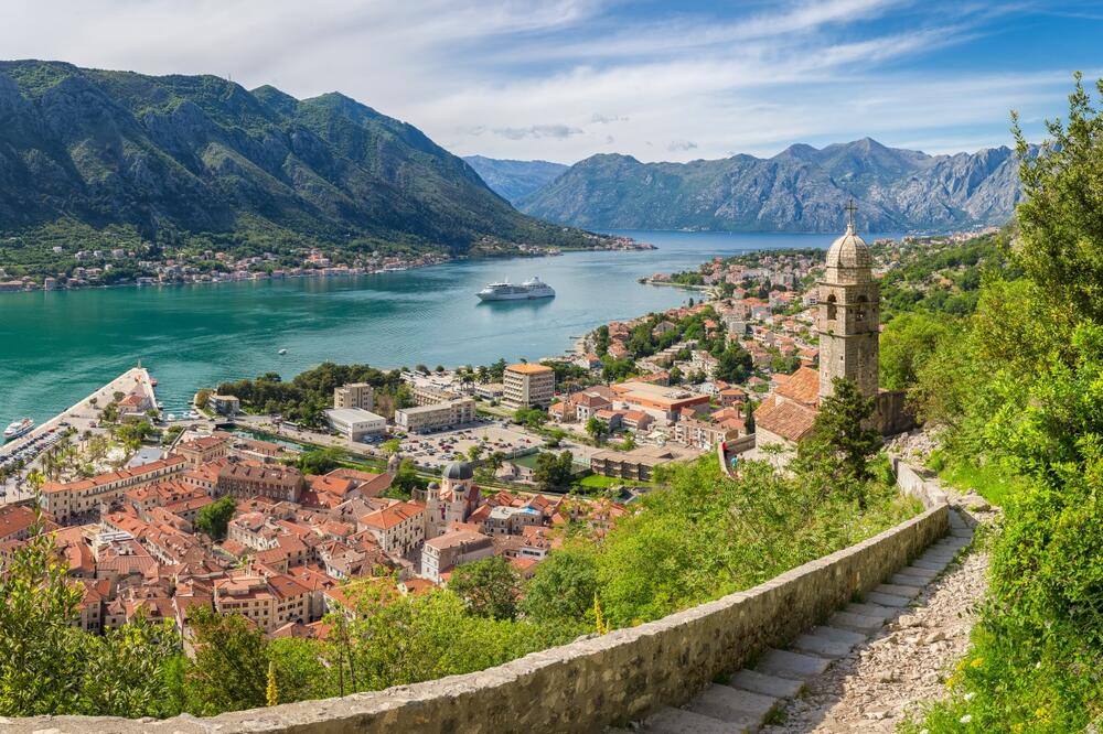 do ukrainians need a visa for montenegro