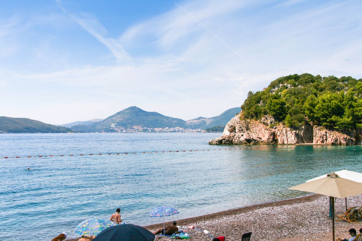 what visa is needed for ukrainians in montenegro