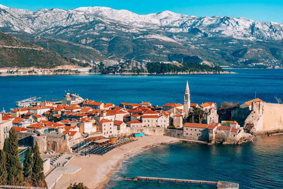 how to move to montenegro
