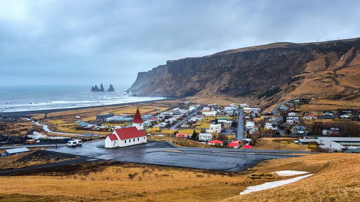 How to Obtain Icelandic Citizenship: Requirements