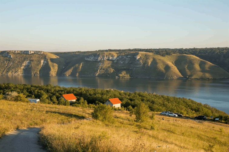 Куди краще виїхати жити з України: актуальний список