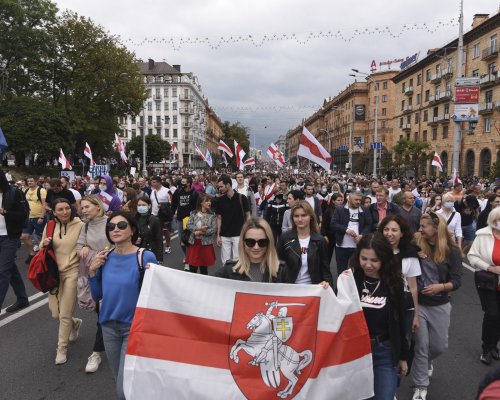 Протестируючі білоруси на вулицях міста