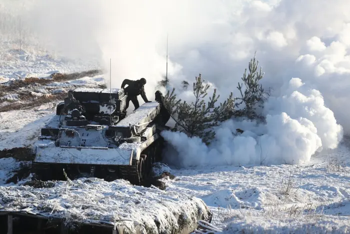 Подпись, отображающая изображение военного конфликта