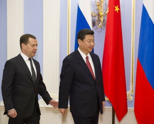 Лидер Китая встретился с Медведевым и вспомнил об Украине