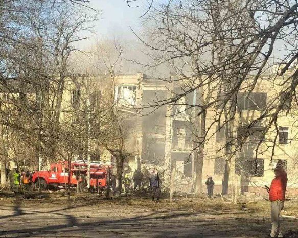Российская ракета попала в жилой дом Краматорска: кадры с места трагедии