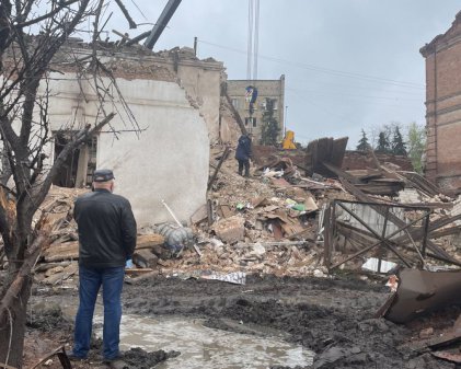 Атака на Куп'янськ: з-під завалів музею дістали ще одну загиблу