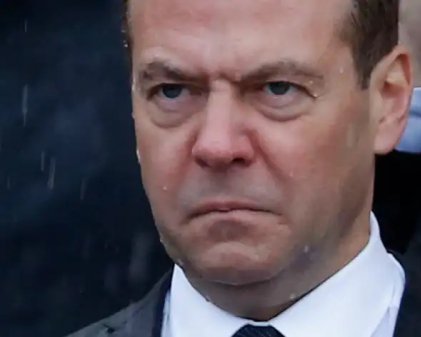 Медведеву не понравилась реакция Twitter на его пост, 