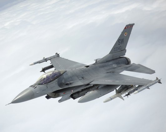 F-16 на аэродроме в Нидерланды