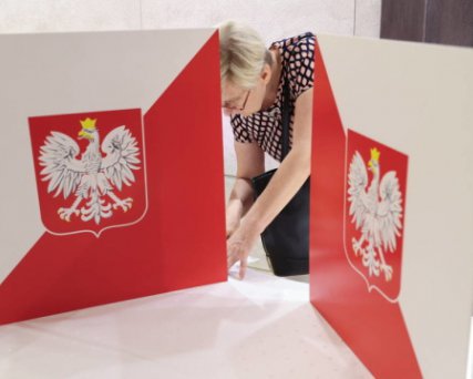 Стали відомі перші результати екзитполів на виборах в Польщі: хто виграє