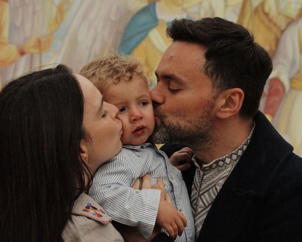 Мирошниченко показали фото в первый день знакомства с приемным сыном и сейчас