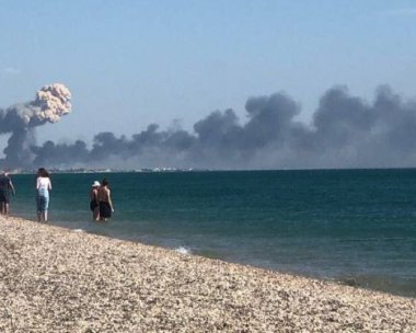 Зранку в окупованому Криму пролунали потужні вибухи