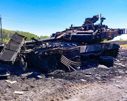 Более 10 танков, Су-25 и вертолет: обновили потери россиян в Украине