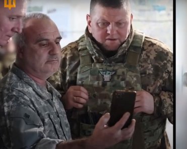 Залужный посетил бойцов на Авдеевском и Купянском направлениях: видео