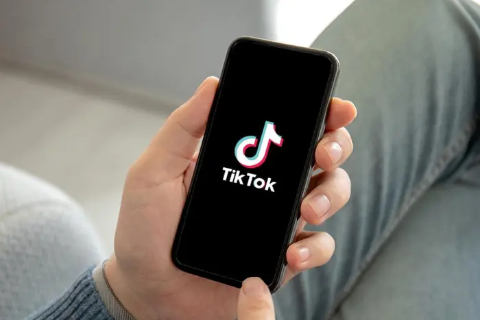 Офіс Microsoft і TikTok логотипи